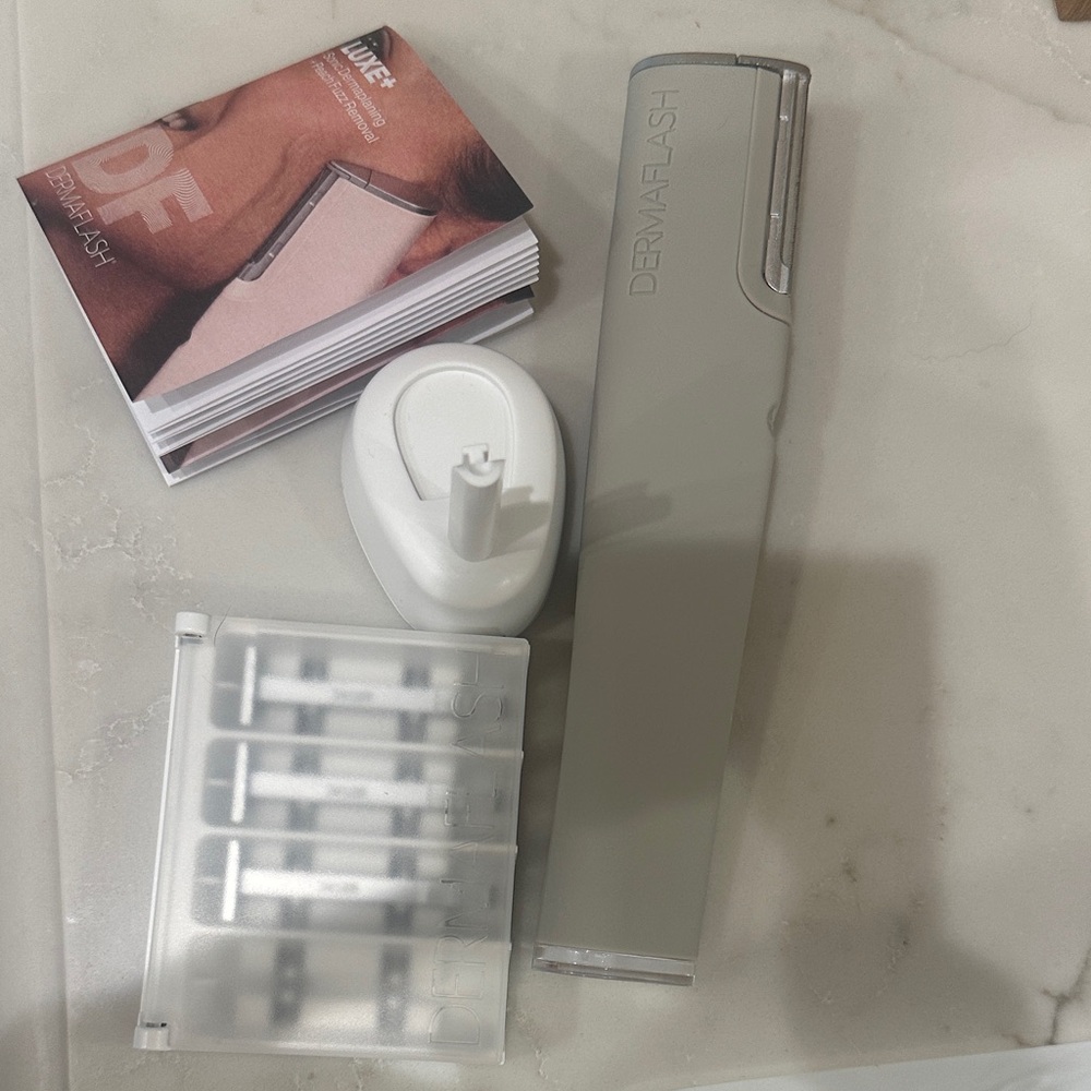 Dermaflash Luxe + Facial Exfoliation  in Gray